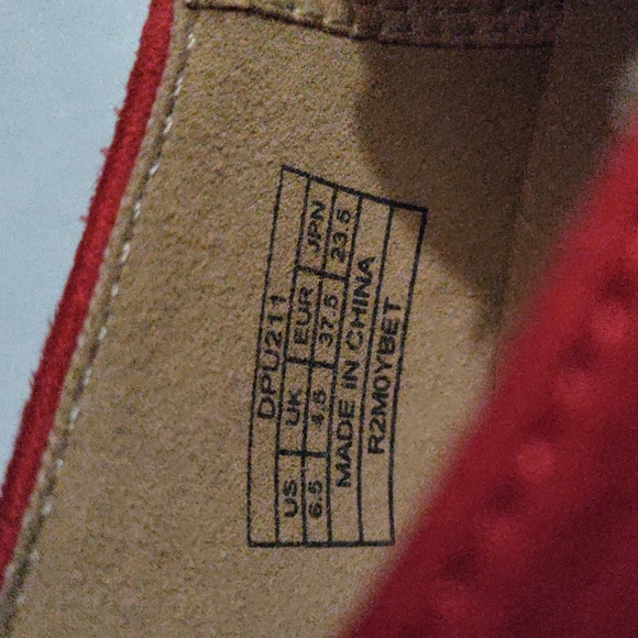 Red high heels 👠 - Picture 2 of 5